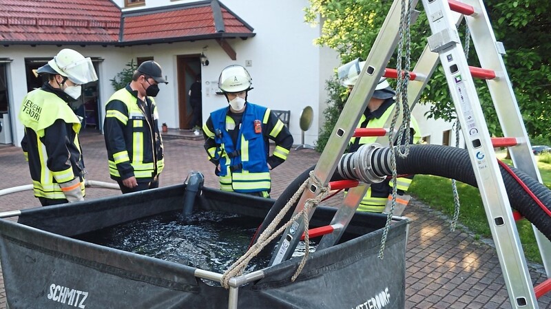 Zum Einsatz kam auch der Faltbehälter der Feuerwehr Mitterdorf.