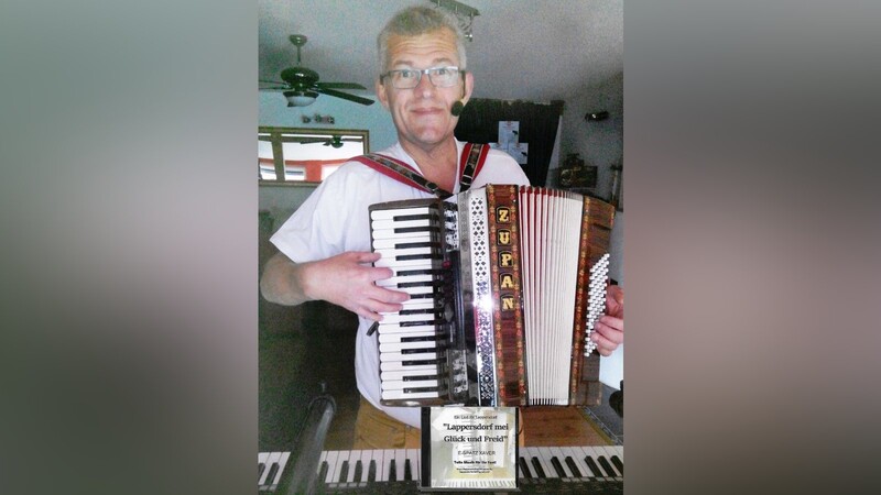 Musik ist seine Leidenschaft: Franz Dietlmeier (50) hat ein Lied für seine Heimatgemeinde Lappersdorf geschrieben.