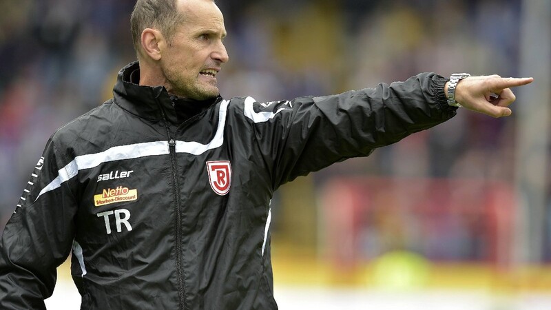 Jahn-Trainer Heiko Herrlich will, dass seine Spieler auch gegen Schlusslicht Mainz alles aus sich herausholen.