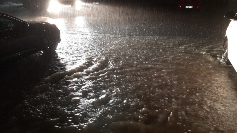 Das Unwetter in der Nacht zum Dienstag hat für Überschwemmungen in Sankt Englmar gesorgt.