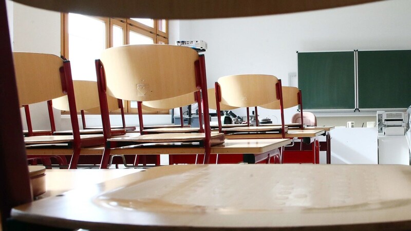 Sollen zum Schutz vor dem Virus die Klassenzimmer vorsichtshalber leer bleiben? Der Lehrerverband ist dagegen. (Symbolbild)