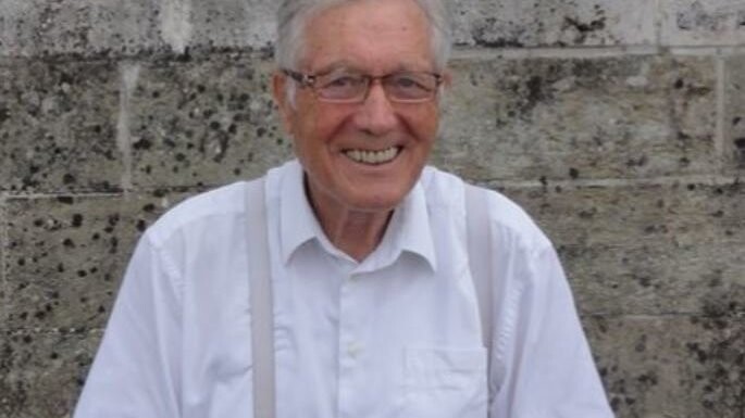 Pfarrer Benedikt Rucker ist seit mehr als 60 Jahren Seelsorger. Die längste Zeit verbrachte er in der Pfarrei Windischbergerdorf. Mit 89 Jahren legt er nun auch den Stift zur Seite.
