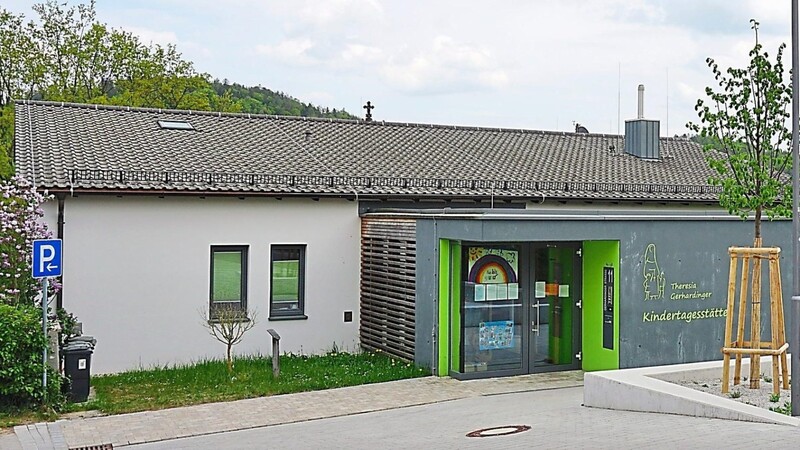 Die Theresia-Gerhardinger Kindertagesstätte ist ausgelastet, ein Ausbau scheitert an den Vorgaben der Diözese und der Neubau einer kommunalen Kita am Haushalt.