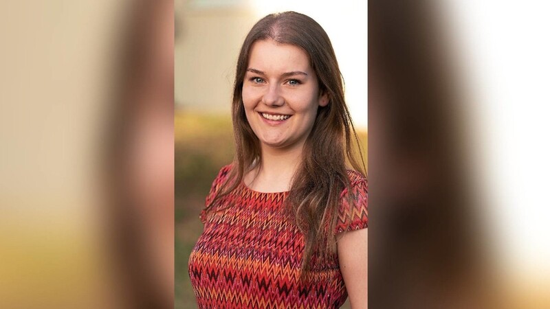 Die 22-jährige Johanna Reill tritt als Kandidatin für den Pfarrgemeinderat St. Magn in Regensburg an.