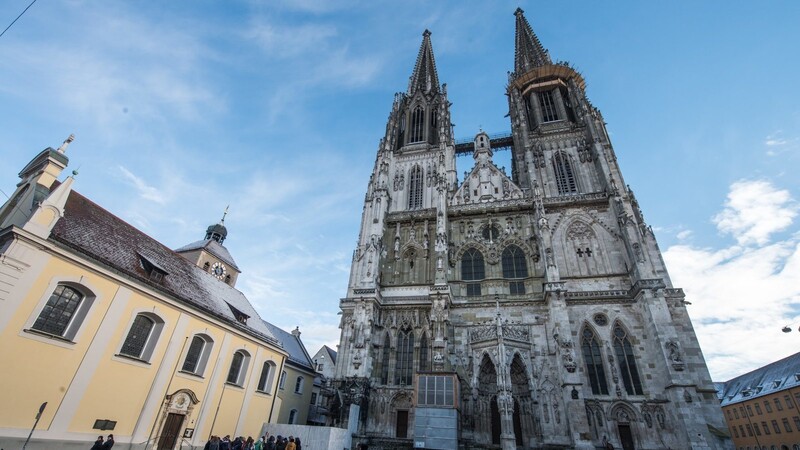 In den letzten Tagen hätten sich im Bistum Regensburg viele Menschen mit Mails und Anrufen gemeldet. (Symbolbild)