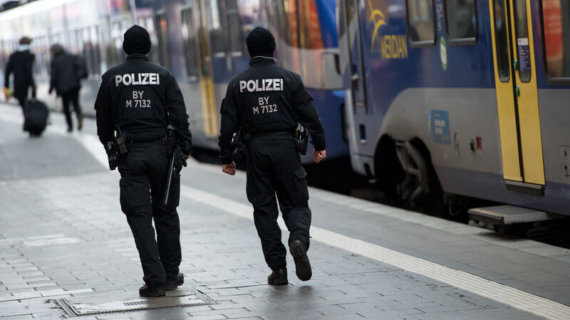 Wie groß war die Terrorgefahr in München? Die Fahndung nach mutmaßlichen Attentätern läuft.