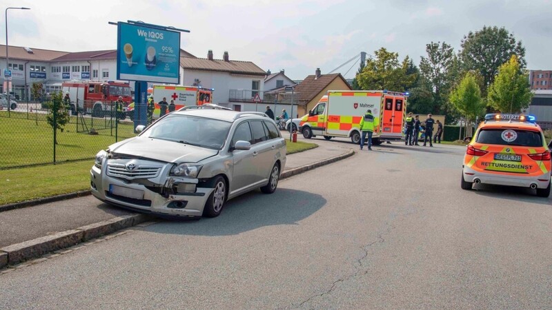 Unfall am Samstagmittag im Deggendorfer Stadtteil Deggenau. Dabei wurden beide Autofahrer verletzt.