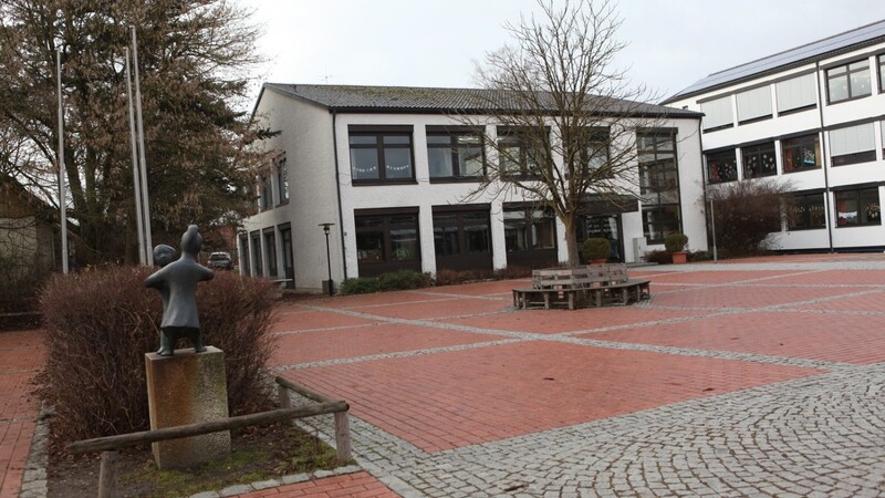 Die Mittelschule Pfeffenhausen (hier sitzt Verbundkoordinatorin Gabriele Lechner) ist eine von fünf Mittelschulen im Mittelschulverbund Landshut Nord.