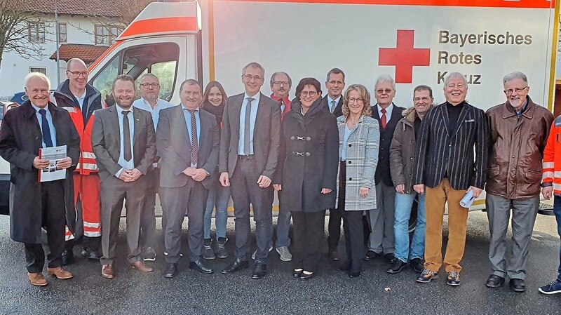 Die Mandatsträger der CSU aus dem Landkreis besuchten am Sonntag die BRK-Rettungswache Landau.