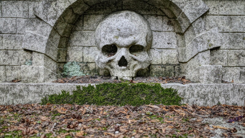 Die Totentanzkapelle mit dazugehöriger Krypta am friedhof St. Peter bot am Sonntagabend einen würdigen Rahmen für das Gedenken der Pandemie-Toten.