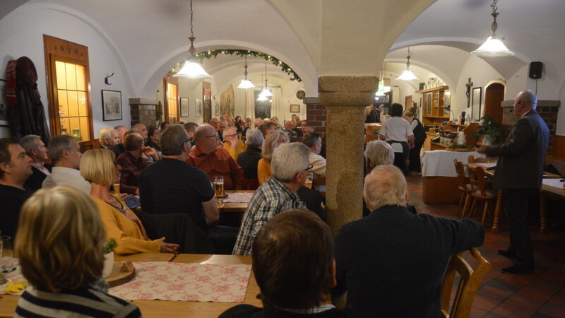 Rund achtzig Personen kamen zur Bürgerversammlung ins Gasthaus Oberloher.