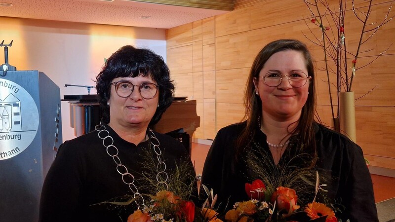 Heidi Wargitsch (l.) ist nun offiziell Rektorin an der Grund- und Mittelschule Rottenburg-Hohenthann. Ihr steht Heidi Butscher (r.) als Konrektorin zur Seite.
