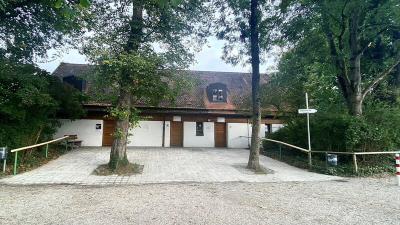Der Standort des Corona-Impfzentrums in Landshut wird vom Zelt auf der Grieserwiese in das Dultwachgebäude an der Ringelstecherw
