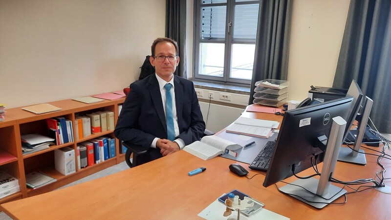 Mit Dr. Stephan Brunner hat ein gebürtiger Straubinger die Zweigstelle der Staatsanwaltschaft Regensburg als Leiter übernommen.