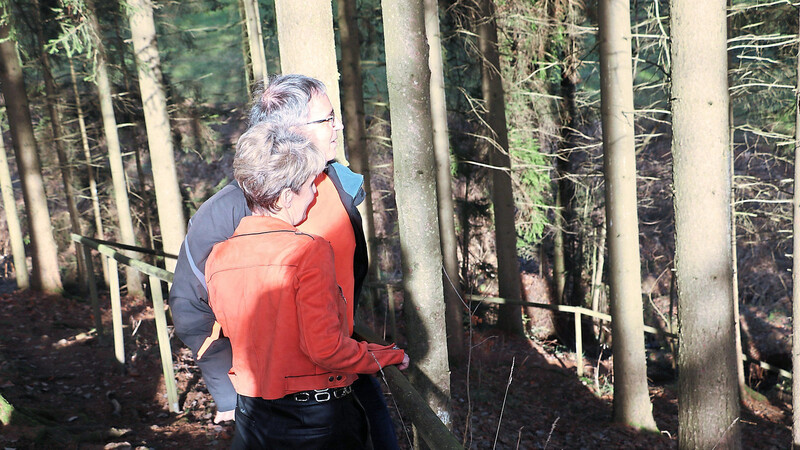 Das Ehepaar genießt lange Spaziergänge im Konzeller Wald.