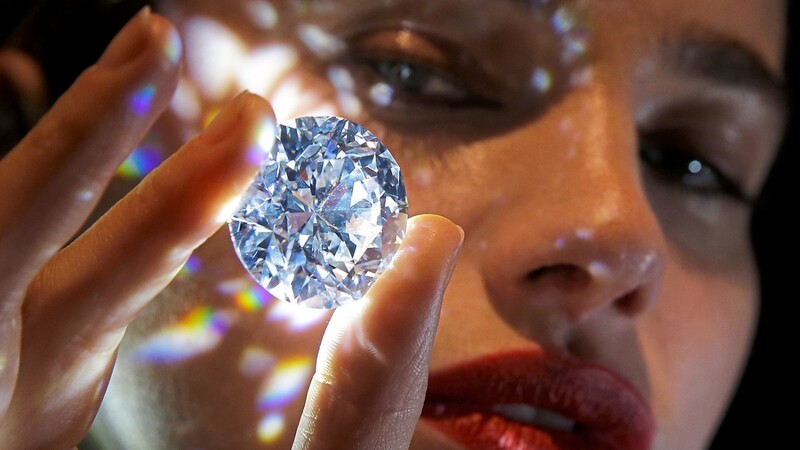 Ein makelloser weißer Diamant mit nahezu 103 Karat.