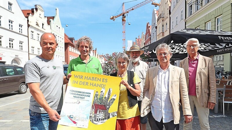 Sie sind die Initiatoren des Bürgerbegehrens (von links): Stefan Bartz, Christian Schiener, Evi Hierlmeier, Siegfried Polsfuß, Stephan Reinkowski und Jochen Reuter.