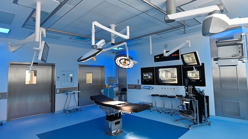 Einer der vier neuen Operationssäle, die auf dem aktuellen Stand der modernen Medizintechnik sind.