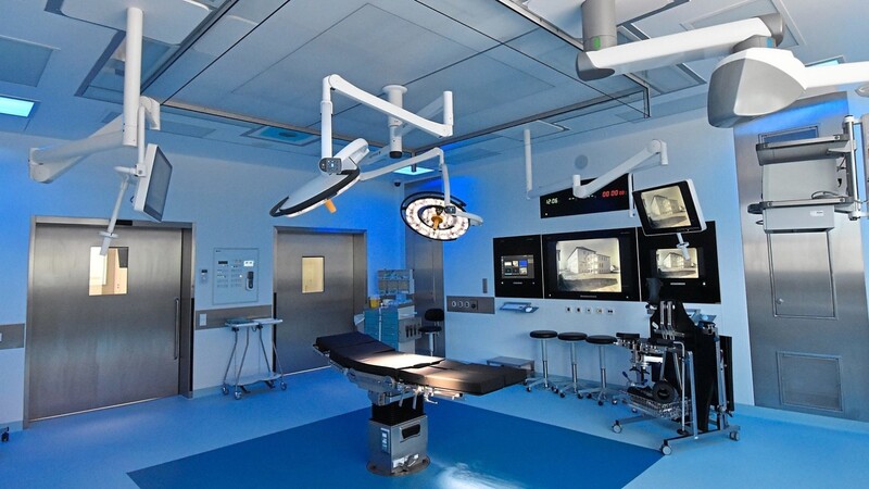 Einer der vier neuen Operationssäle, die auf dem aktuellen Stand der modernen Medizintechnik sind.