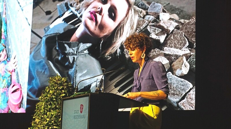 Katharina Dobner würdigte die Förderpreisträgerin Die Nowak.