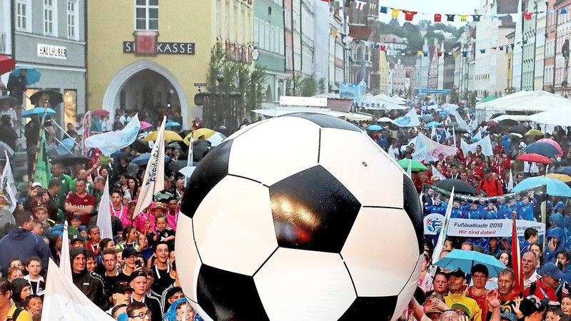 Die zweite Auflage der Fußballiade sorgte im vergangenen Jahr für große Begeisterung in Landshut. Diese Bilder wird es zumindest im Jahr 2023 nicht geben - da genießt die Landshuter Hochzeit eindeutig Vorrang. Wie es mit der Fußballiade weitergeht, ist momentan noch völlig unklar.