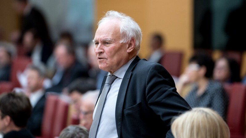 Erwin Huber spricht im Jahr 2017 im Landtag.