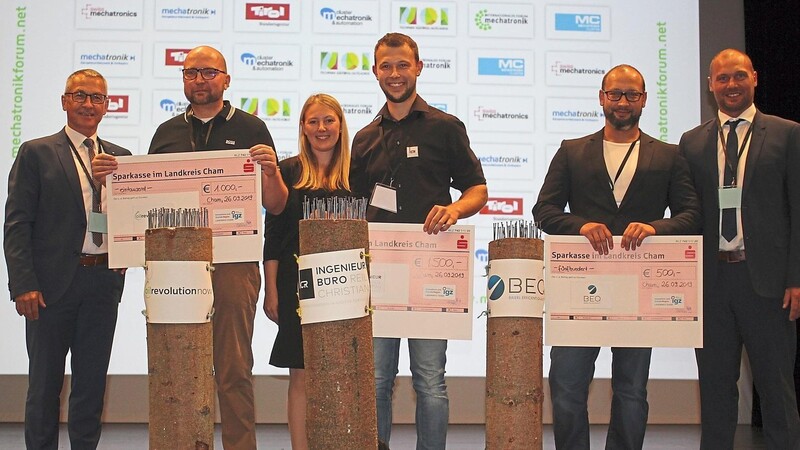 Christian Reil (Mitte) durfte sich über den Sieg beim Start-up-Wettbewerb freuen.