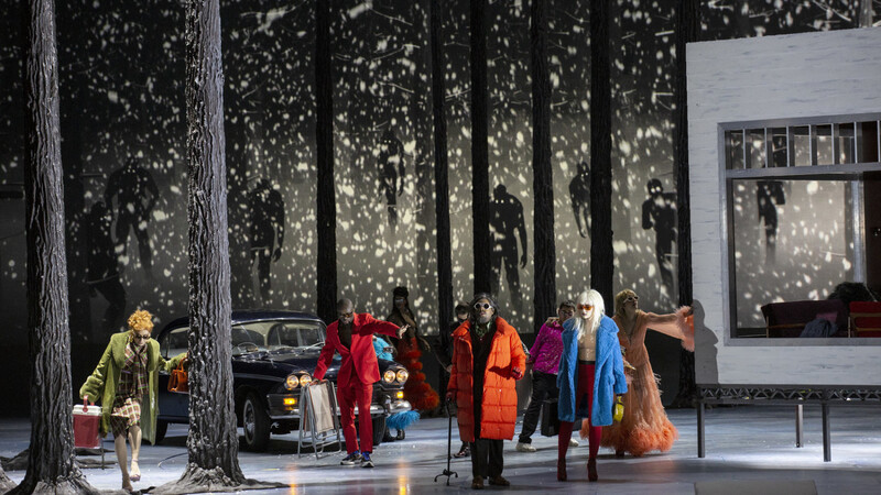 Ein leichter Hauch von Voodoo - trotz Schneefall: Der Auftritt der Hexen in Henry Purcells "Dido and Aeneas" im ersten Teil des von Krzystof Warlikowski inszenierten Doppelabends im Nationaltheater.