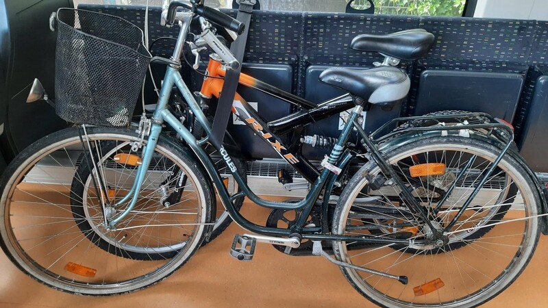 Am Donnerstag haben zwei Kinder im Zug von Weiden nach Regensburg zwei Fahrräder zurückgelassen. Die Polizei sucht die Eigentümer der Fahrräder.