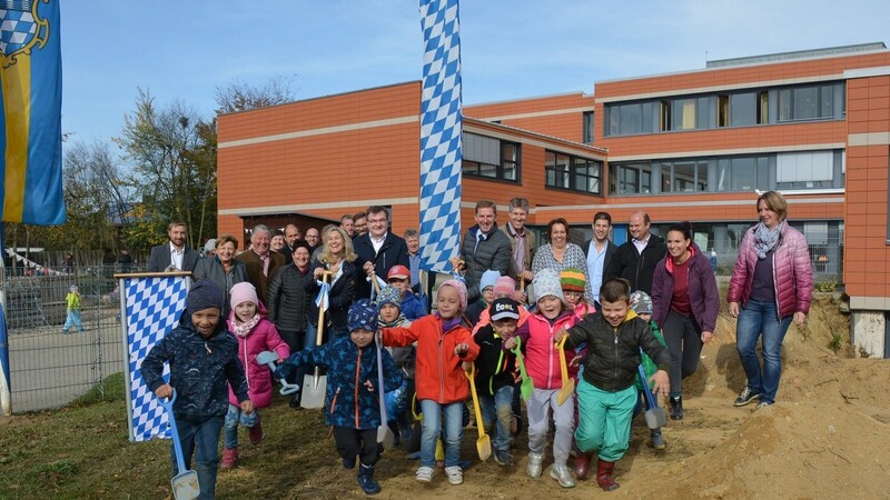 Mit dem Spatenstich zum Kita-Ausbau wurde die bestmögliche Lösung für die Kinder in der Marktgemeinde Simbach angestoßen.