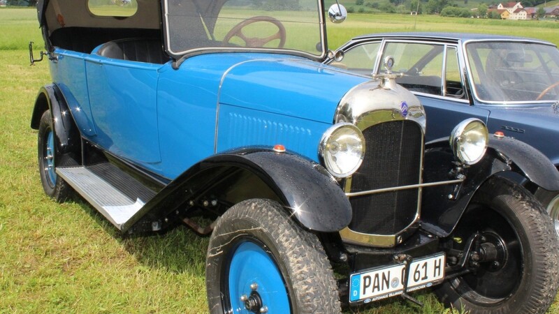 Ein Traum von einem Auto: das königsblaue Citroen Cabriolet, Baujahr 1922 mit 22 PS.