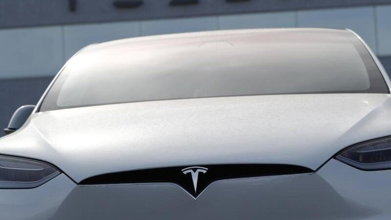 Ein unverkauftes 2018 Modell X 100d bei einem Tesla-Händler.