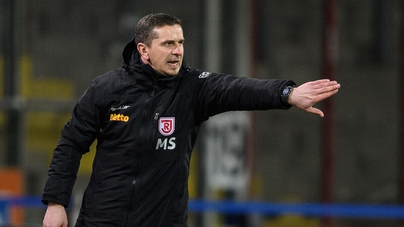 Mahnt seine Spieler nach der zweiwöchigen Corona-Quarantäne zu Vorsicht: SSV Jahn Regensburg-Trainer Mersad Selimbegovic.