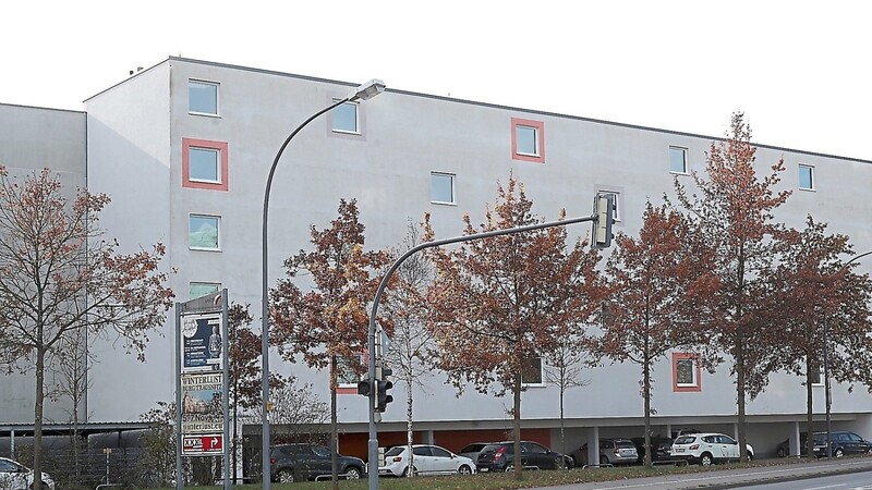 Vor neun Jahren wurde das Wohnheim an der Niedermayerstraße errichtet. "Wir setzen alles daran, auftretende Mängel schnell zu beseitigen", sagt der Verwaltungsleiter. Bewohner sind anderer Ansicht.