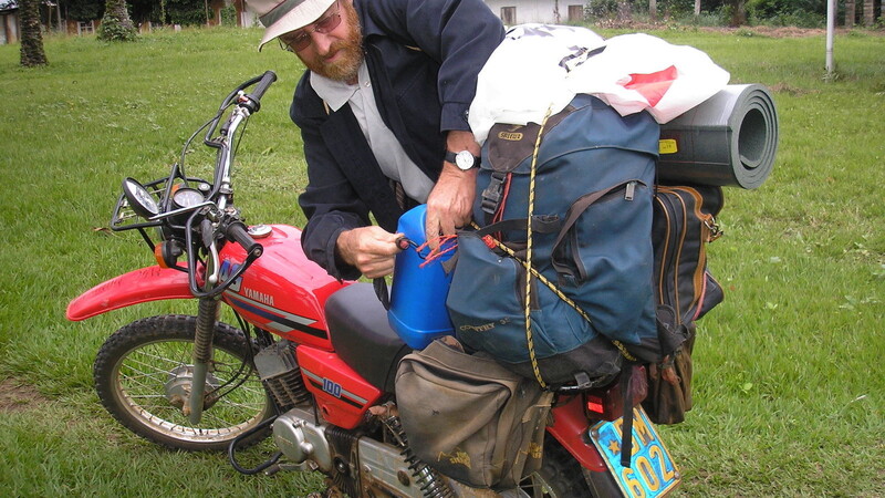 Mit seiner Yamaha war Pater Manfred Oßner aus Günzkofen im Kongo unterwegs.