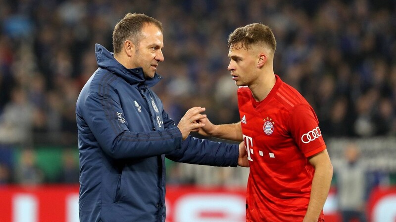 Joshua Kimmich (rechts) und Bayern-Trainer Hansi Flick (links).