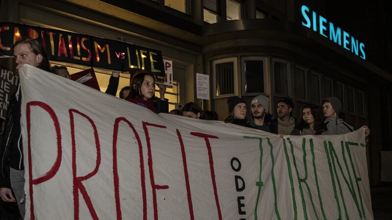 Auch bei der Hauptversammlung von Siemens in München wollen Fridays-for-Future-Aktivisten demonstrieren.