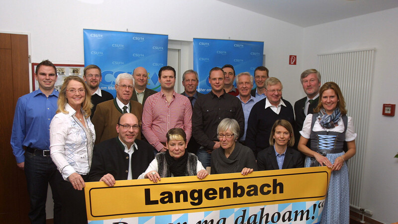 CSU: Die Gemeinderatskandidaten der Langenbacher CSU mit ihrer Spitzenkandidatin Christine Stein (l.). (Fotos: kh)