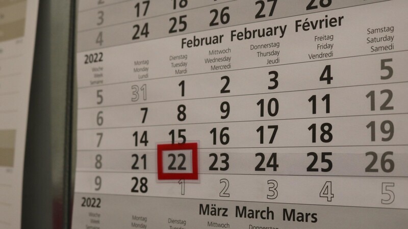 Datumsgebilde wie den 22.02.2022 nennt man Palindrome.