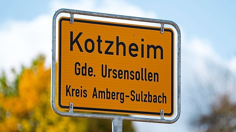Einige Orte tragen sprechende Namen, die bei einigen Leuten für Erheiterung sorgen. Andere nehmen das als Anlass, um Schilder, etwa in Kotzheim, zu stehlen.