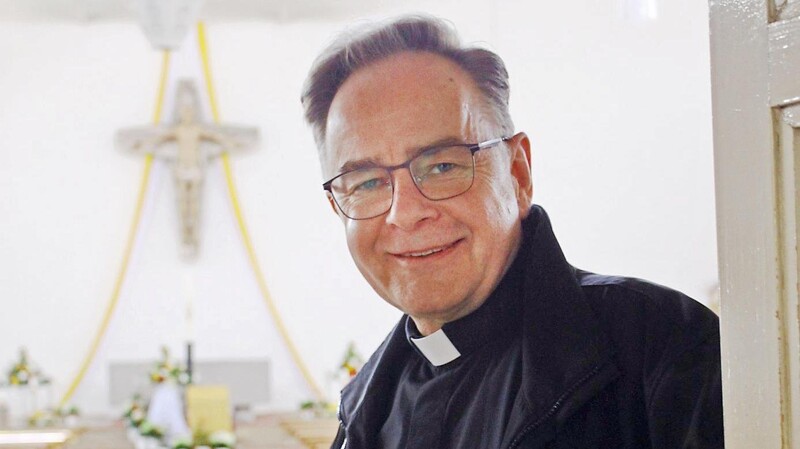 Diakon Wolfgang Weyer verabschiedet sich nach eineinhalb Jahren aus der Pfarrei. Vorerst wird er noch an den Wochenenden in Roding sein, am 26. Juni sogar seine Primiz in der Stadtpfarrkirche feiern.
