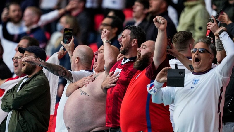 Trotz der angespannten Corona-Lage in Großbritannien drängt die UEFA auf Zuschauermassen im Wembley Stadion.