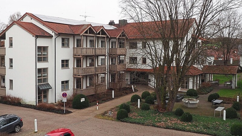 Wird bald ganz anders aussehen: Das Kreisseniorenheim St. Josef in Reisbach.