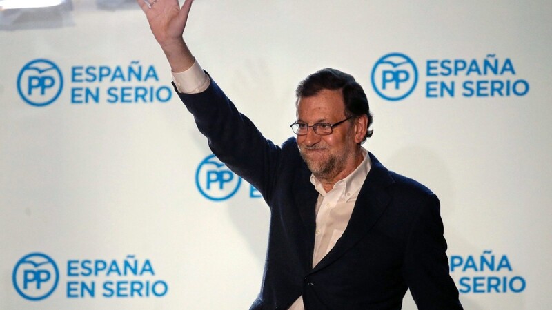 Trotz drastischer Stimmenverluste seiner Partei bei der Parlamentswahl in Spanien will Ministerpräsident Mariano Rajoy die neue Regierung bilden.