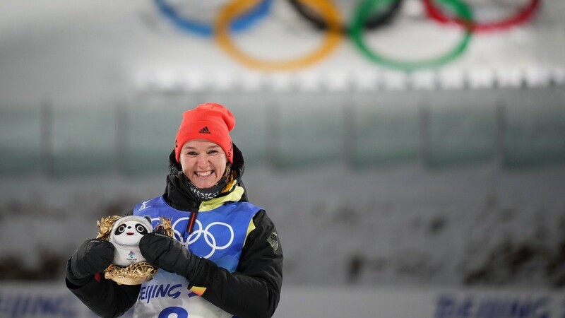 Biathletin Denise Herrmann hat das geschafft, wovon die meisten Sportlerinnen und Sportler nur träumen: Olympia-Gold. "Das macht mich unglaublich stolz und glücklich", sagt sie nach ihrem Sensationserfolg und strahlt.