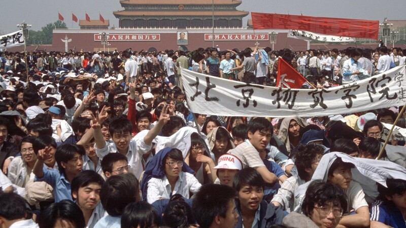 Vor 30 Jahren demonstrierten chinesische Studenten auf dem Tian'anmen, dem Platz des Himmlischen Friedens, in Peking. Ihr Aufstand wurde blutig niedergeschlagen. Am Dienstag wird daran erinnert. (Archivfoto)