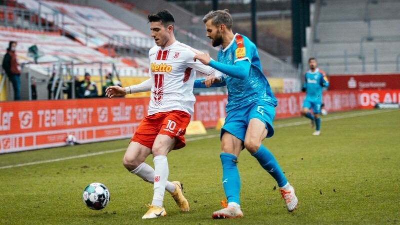 Der SSV Jahn Regensburg hat sein Heimspiel gegen Holstein Kiel verloren.
