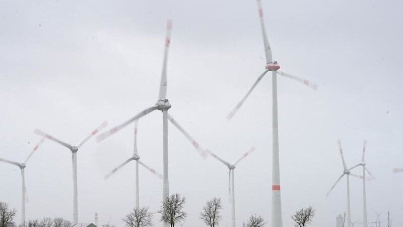 Nach Ostern soll das Konzept für den Ausbau der Windkraft und der erneuerbaren Energien vorgestellt werden. (Symbolbild)