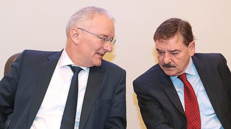 Noch bis März 2023 ist Stadtdirektor Andreas Bohmeyer (rechts, im Gespräch mit OB Putz) im Amt.