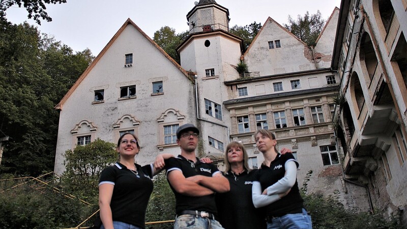 Das Ghosthunterteam Bayern, bestehend aus Daniel Biersack und dem Trio Anja, Simone und Steffi.